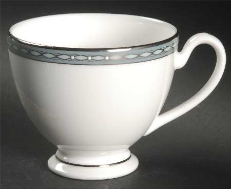 Pavia Footed Cup