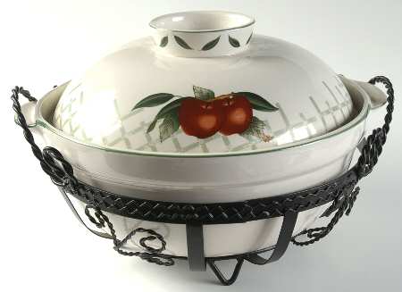 Cades Creek 2 Qt Covered Casserole & Metal Stand