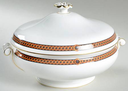 Commodore Round Covered Vegetable