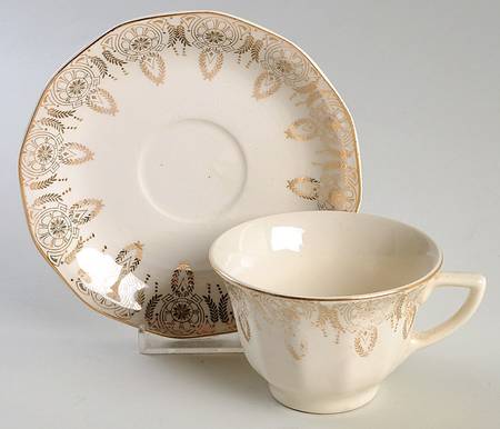 Manhattan Footed Cup & Saucer Set