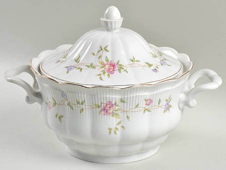 Windsor (Scalloped) by Walbrzych