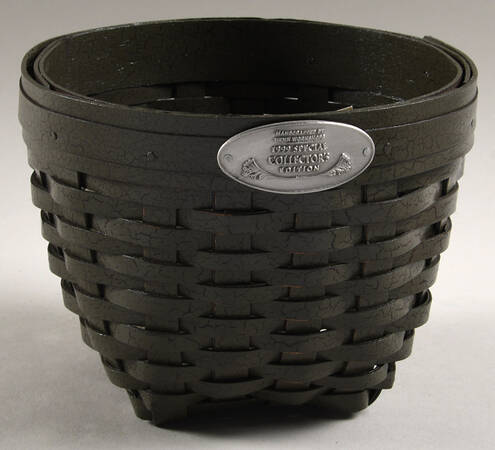 Baskets and Accessories 1999 Special Collector's Acorn Squash Basket