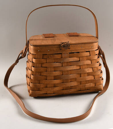 Baskets and Accessories Clammer Purse Basket with Shoulder Strap