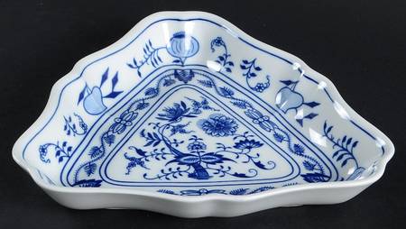 Blue Onion 7" Triangular Serving Bowl