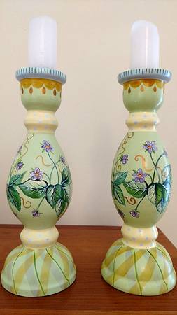 Viola Mint Wood Pillar Candleholder