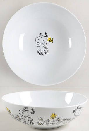 Peanuts Floral 9" Round Vegetable Bowl