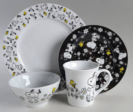 Peanuts Floral 4 Piece Place Setting