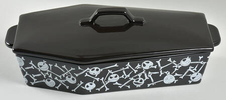 Nightmare Before Christmas 2 Qt Coffin Shaped Figural Baker & Lid