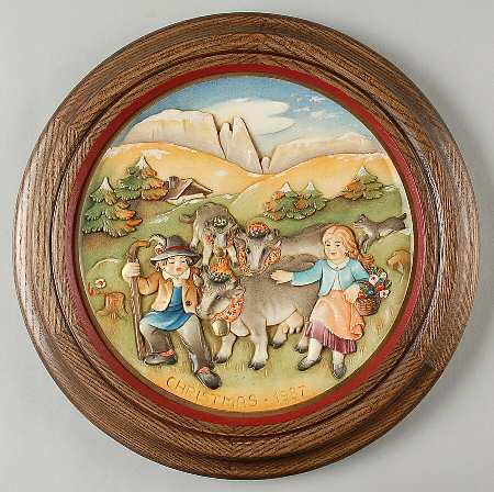 Anri Christmas Plate Down From The Alps - Boxed
