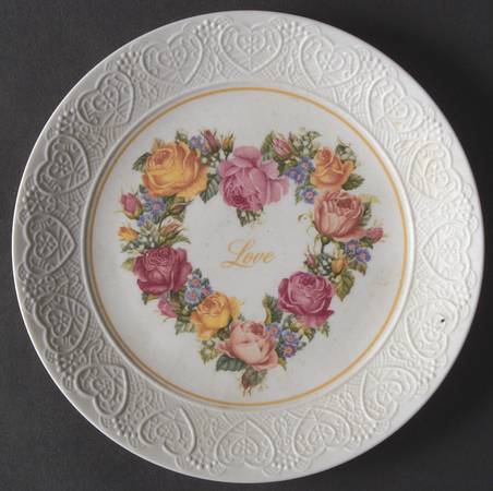 Avon Plates A Bouquet Of Love - Boxed