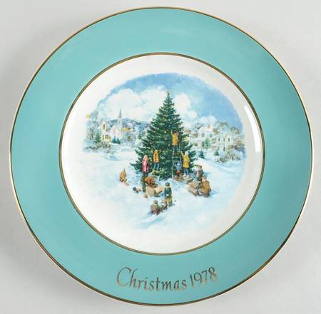 Christmas Plate Trimming The Tree - Boxed