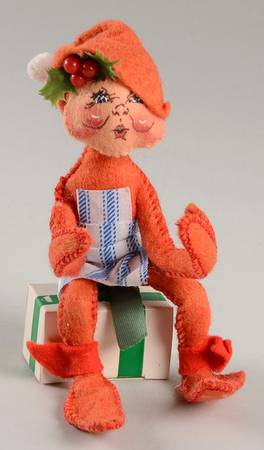 Annalee Christmas Doll Red Workshop Elf With Gift Box - No Box