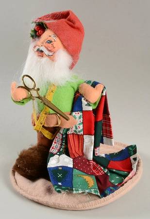 Annalee Christmas Doll Ungnome Tailor Holding Quilt - No Box