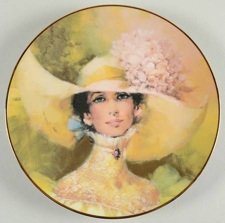 Mrs Albee Four Seasons Award Plate Summers Soft Whisper - No Box