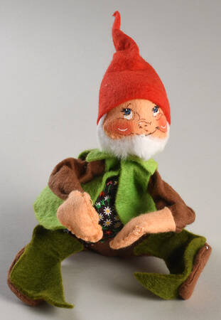 Annalee Dolls Gnome With Green Vest & Floral Shirt - No Box
