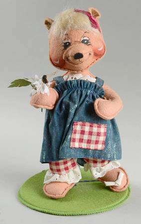Annalee Dolls 1997 Country Girl Bear W/Bee Flower - No Box
