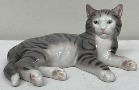 Cats Cat Lying - No Box