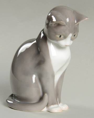 Cats Gray Cat Sitting-Gloss - No Box