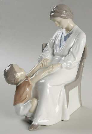 Adults with Children Dickie's Mama - No Box