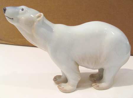 Animals-Wildlife Polar Bear Sniffing - No Box