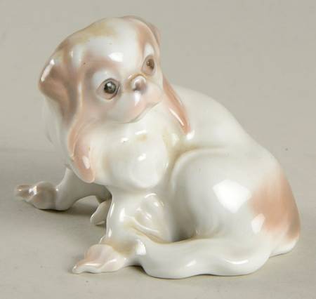 Dogs Pekinese Sitting - No Box