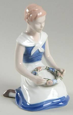 Children Girl With Garland - No Box