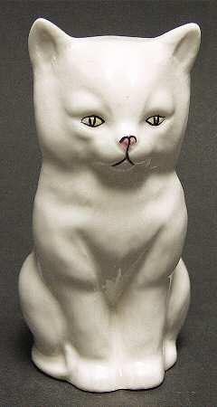 Belleek Figurines Kitten Sitting - Boxed