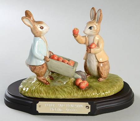 Beatrix Potter Annual Tableau Figurine Peter & Benjamin Picking Apples-Bp11b - Boxed
