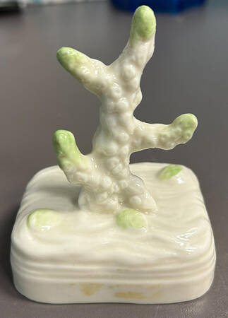 Belleek Jewelry Ring Holder-Green Accent - No Box