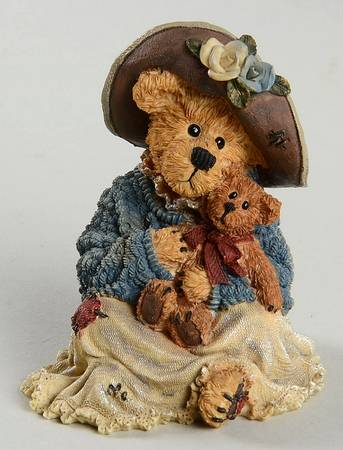 Friends of Boyds Ms. Luvsabunch-Bear Hugs - Boxed