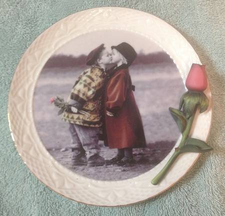 Little Sweethearts Love Sealed With A Kiss - No Box