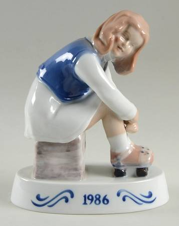 Figurine of the Year Jenny-Little Roller Skater - No Box