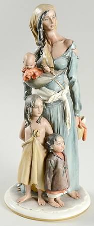 Cappe Figurines Gypsy Woman With 3 Children - No Box