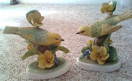 Bird Figurines Yellow Warbler-Facing Right - No Box