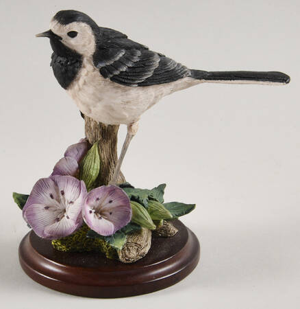Country Artists Figurines Wagtail With Geraniums - Boxed