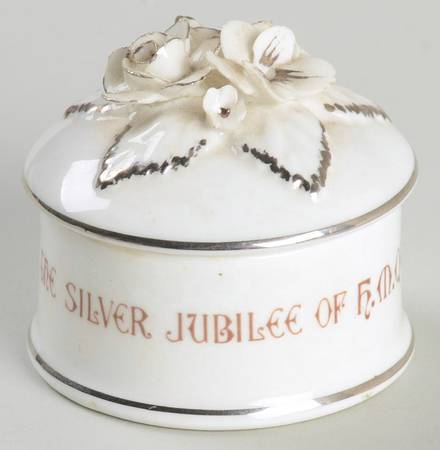 Crown Staffordshire Royalty Giftware Elizabeth Ii Silver Jubilee Box - No Box