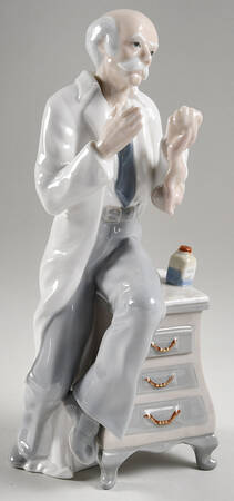 Casades Figurines Obstetrician Delivering Baby - Boxed