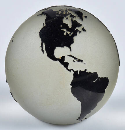 Paperweights Globe Frosted-Blk Continents - No Box