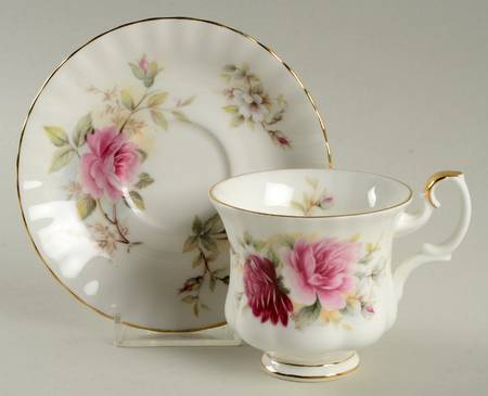 Great Porcelain Houses of The World Royal Albert - No Box