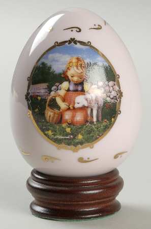 Hummel Porcelain Egg Favorite Pet  - Boxed