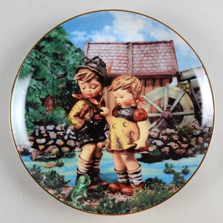Little Companions Hummel Plates Hello Down There - No Box