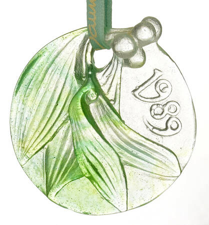 Daum Christmas Ornament-Crystal Leaves & Berries - No Box