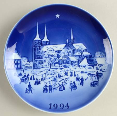 Svend Jensen Christmas Plate Pearls On A String - Boxed
