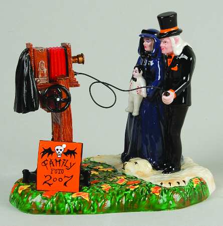 Snow Village Halloween A Gravely Haunting 2007 - No Box