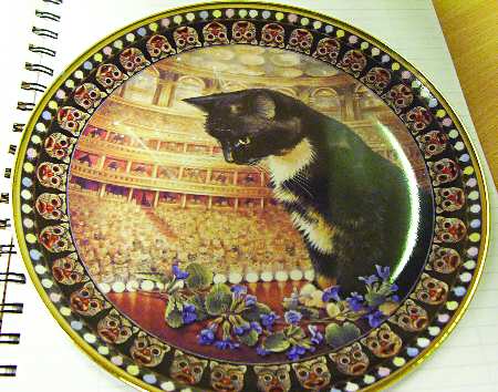 Lesley Anne Ivory Cats by Danbury Mint