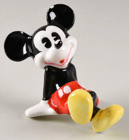 Disney Figurines Reclining Mickey - No Box 42