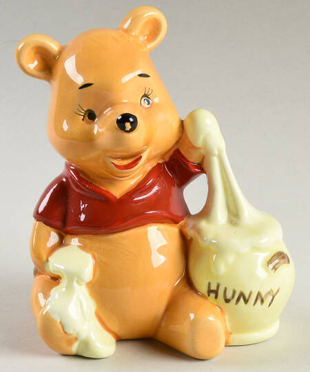 Disney Figurines Pooh Sitting Eating Hunny - No Box