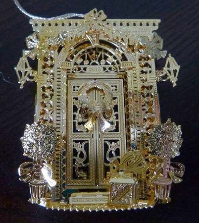 2015 Gold Christmas Ornament Collection Welcome Door - No Box