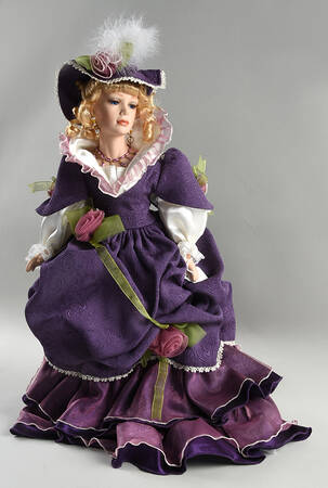 Collector's Choice Blonde Purple Dres And Hat - No Box by Dandee