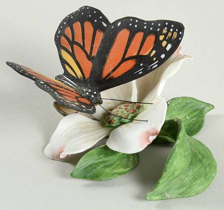 Butterflies of The World  Monarch And Dogwood - No Box